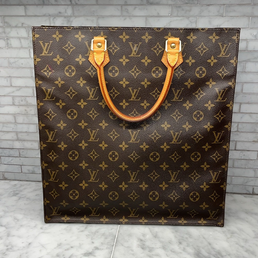 Louis Vuitton authentic Sak Plat tote bag